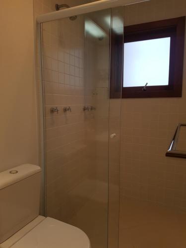 Koupelna v ubytování Bangalô com vista para o mar no condomínio Yacamim Ilhabela praia do Curral