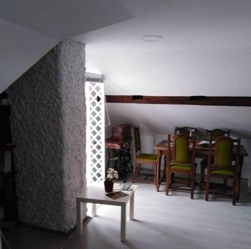 a living room with chairs and a table and a table sidx sidx sidx at Apartman Vrdničak in Vrdnik