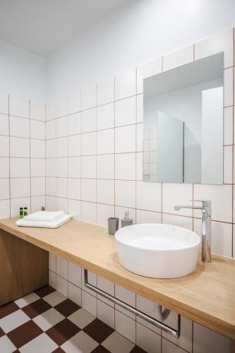 Stylish Studio Apartments-1878 House