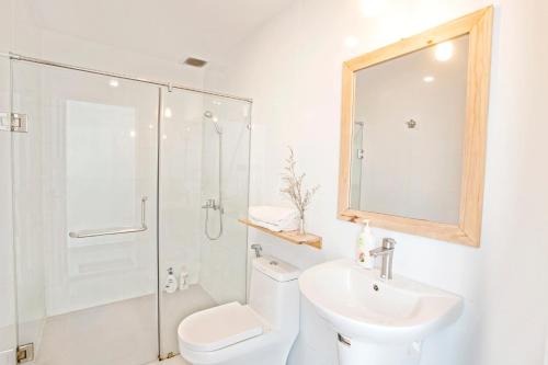 a bathroom with a toilet and a sink and a shower at ÉTÉ Dalat in Da Lat