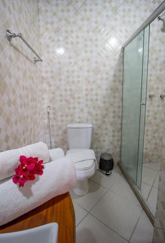 Bilik mandi di Pousada Funny
