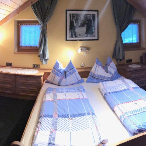 a bedroom with two beds and two windows at Fless in San Martino in Badia