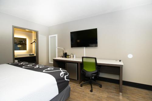 A television and/or entertainment center at SureStay Plus Hotel by Best Western Point Richmond