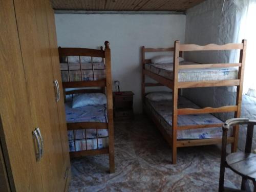 Una cama o camas cuchetas en una habitación  de Casa Benjaim