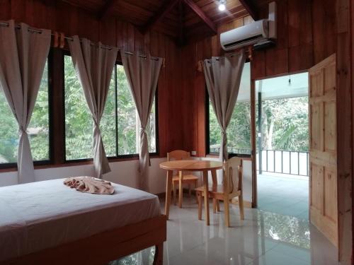 Una cama o camas en una habitación de Hotel El Congo