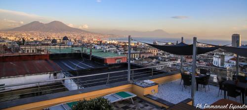 a tennis court on top of a building with a city at B&B Nel Regno di Napoli in Naples