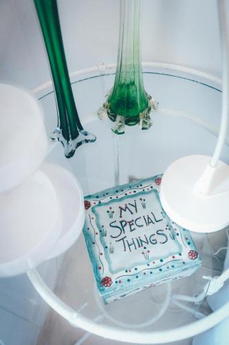 a cake on a glass table with two green vases at Studio Sal in Albufeira