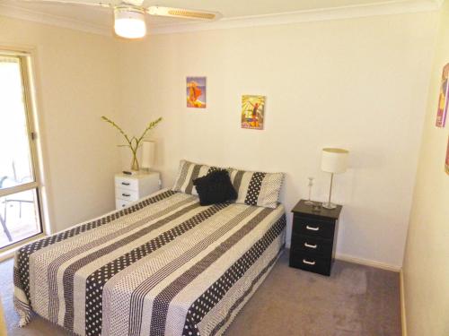 
A bed or beds in a room at Shore Bet @ Culburra Beach
