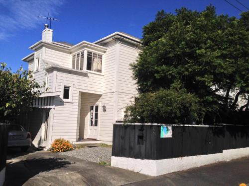 Gallery image of Honeysuckle House in Nelson