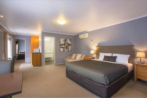 Un pat sau paturi într-o cameră la Comfort Inn Warrnambool International