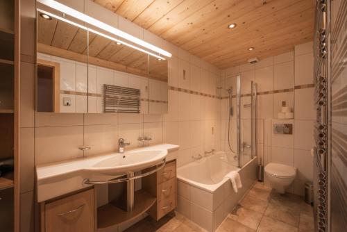 Koupelna v ubytování Chalet Aquila 8 Penthouse