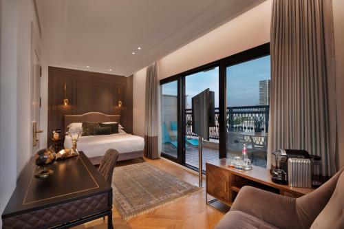 Una cama o camas en una habitación de Hotel Jacob Samuel by Prima Hotels