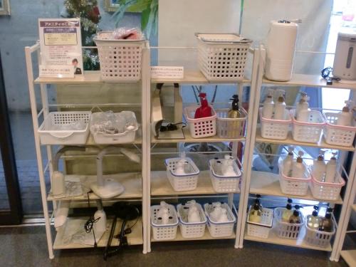 a shelf filled with lots of bottles and baskets at Tsuyama Central Hotel Annex in Tuyama