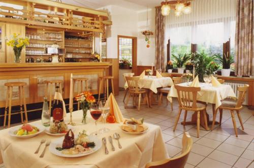 Ресторант или друго място за хранене в Hotel zur Waage