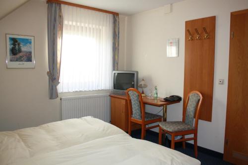 Televizors / izklaižu centrs naktsmītnē Hotel zur Waage