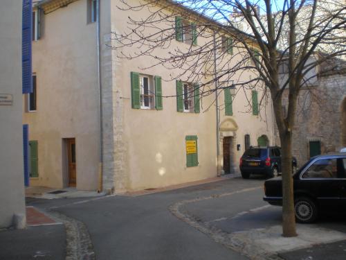 a car parked in front of a building with green shutters at L' ensoleilladou in Quinson