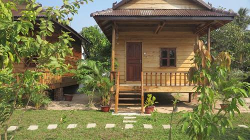 Κήπος έξω από το The Hidden Oasis Bungalows