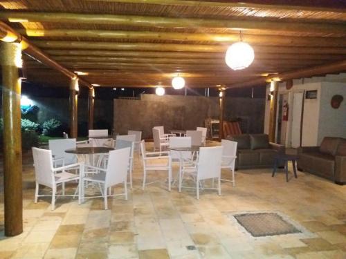 Posezení v ubytování Laguna Beach vista para a piscina