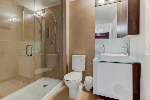 A bathroom at CHOL Suites - 2 Beds CN Tower, Downtown Toronto-Metro Toronto Convention Centre-300 Front Street W