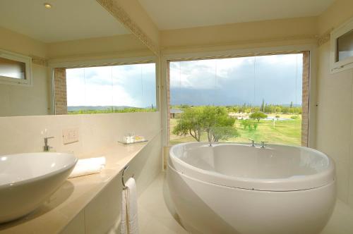 Ένα μπάνιο στο Arenas Blancas Cabañas & Suites