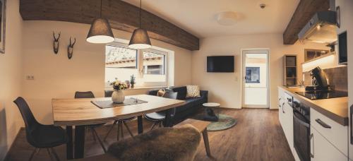 a kitchen and living room with a table and chairs at Haus Schlager "dasAppartement" in Annaberg im Lammertal