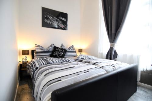 LEA APARTMENT - FREE PARKING in front for 2 cars