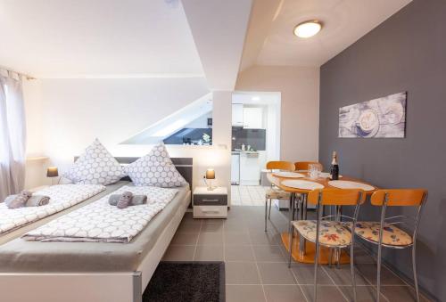 a living room with two beds and a dining room at Ferienwohnungen Traubeneiche in Remagen