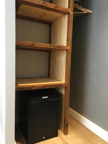 a book shelf with a computer in a room at Hotel El Milagro in Pisco Elqui