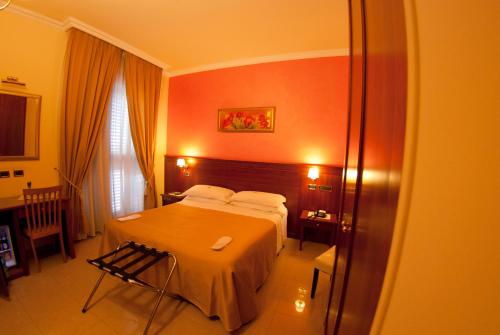 Ένα ή περισσότερα κρεβάτια σε δωμάτιο στο Hotel San Paolo