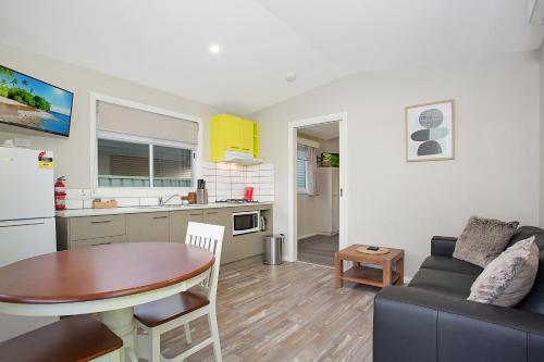 Η κουζίνα ή μικρή κουζίνα στο Horsham Riverside Caravan Park