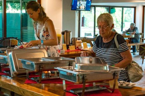 two women standing at a counter in a restaurant at Hotel Rio Lagartos in Río Lagartos