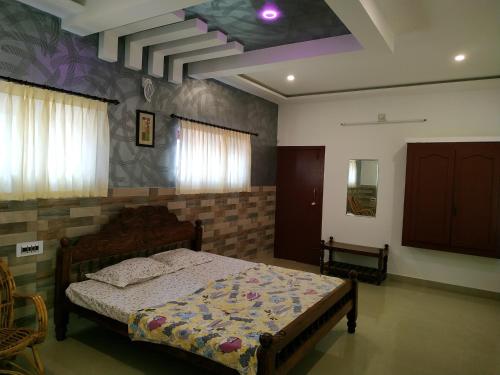 1 dormitorio con 1 cama en una habitación en Spice Garden Farm house, en Sultan Bathery