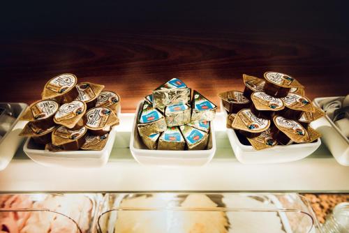 a group of trays filled with gold and silver jewelry at Hotel Domblick Garni in Cologne