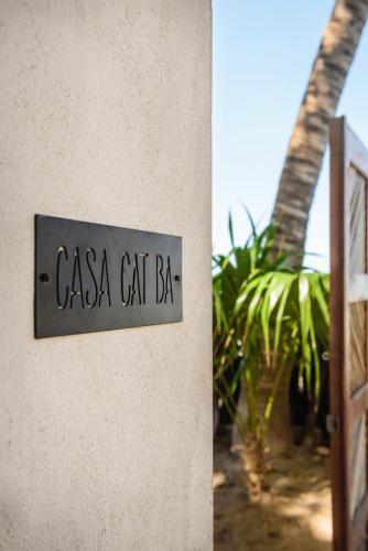 Un certificado, premio, letrero u otro documento en CASA CAT BA Beachfront Boutique Hotel