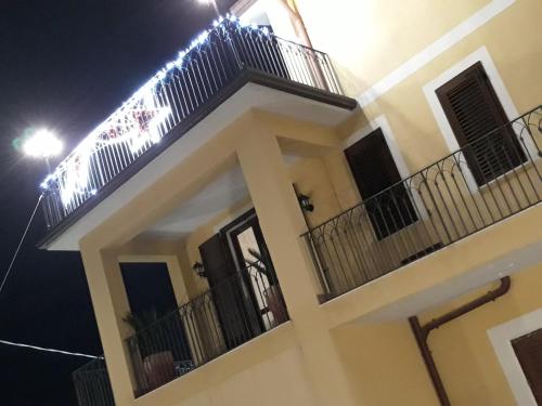 a white house with a balcony at night at A casa di Simona in Monreale