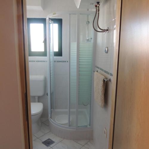 Ένα μπάνιο στο Apartments Suljic - Cash Only Property