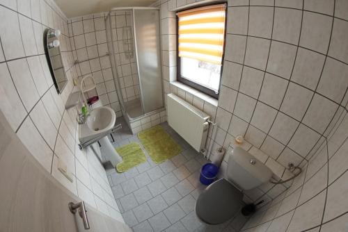Phòng tắm tại Ferienhaus Familie Lorenz