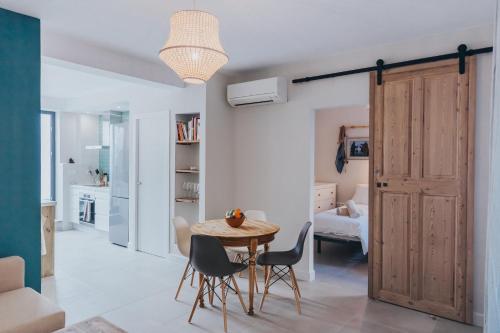 Malaga Beach House, 2 city bikes, 2 children's bikes, WiFi, BIG terrace, BBQ, Family, Childfriendly