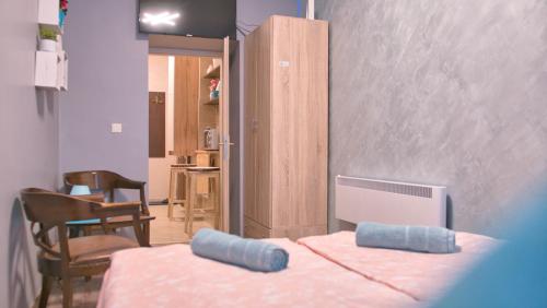 A bed or beds in a room at Minnie Mouse