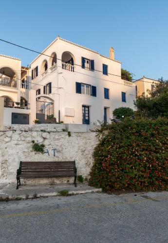 Το κτήριο όπου στεγάζεται  το ξενοδοχείο διαμερισμάτων