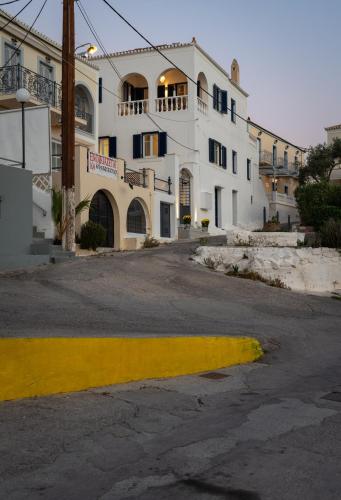 Το κτήριο όπου στεγάζεται  το ξενοδοχείο διαμερισμάτων