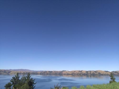 a view of a river with mountains in the background at La cabaña de sol in Aquitania