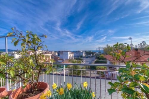 a view of a city from a balcony at Appartamento o Dépendance - Soluzioni Abitative a Pochi Passi dal Mare in Formia