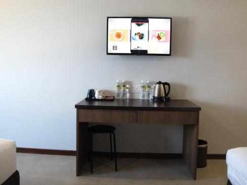 Utensilios para hacer té y café en HOTEL SUKARAMAI
