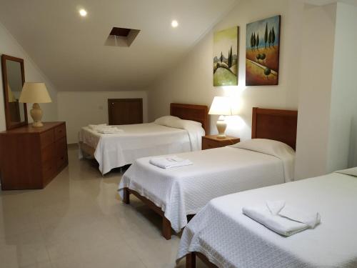 Postel nebo postele na pokoji v ubytování Costa & Isaias Apartamentos