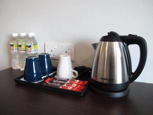 Utensilios para hacer té y café en HOTEL SUKARAMAI