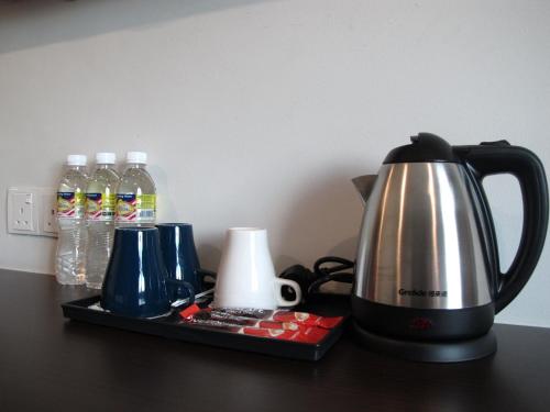 Utensilios para hacer té y café en HOTEL SUKARAMAI