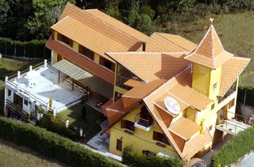 an aerial view of a house with a roof at Alpenhaus Pousada in Campos do Jordão