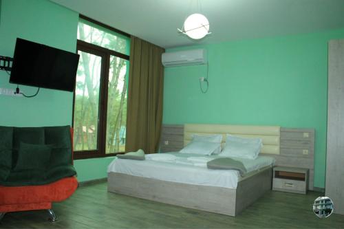מיטה או מיטות בחדר ב-Shekvetili Green House