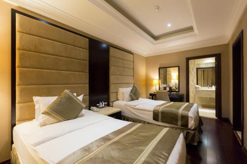 a hotel room with two beds in a room at Holiday Jazan Hotel in Jazan